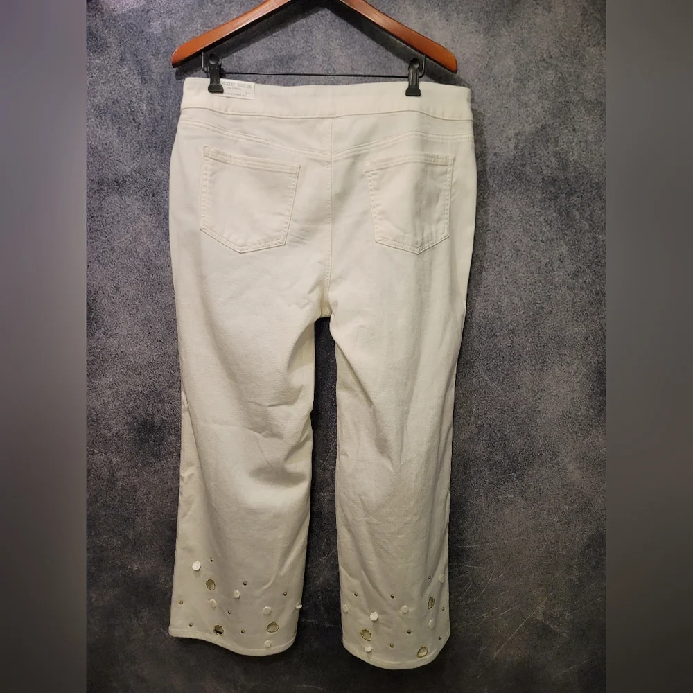 NWT Chico’s Pull-On Embellished Straight-Leg Cropped Jeans Pants Women 2.5 Sz 14 - Picture 2 of 15